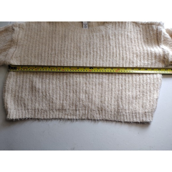 RSQ Cream Fuzzy Knit‎ Sweater Medium Crop Top Soft Girl Chic Pullover - Picture 5 of 5